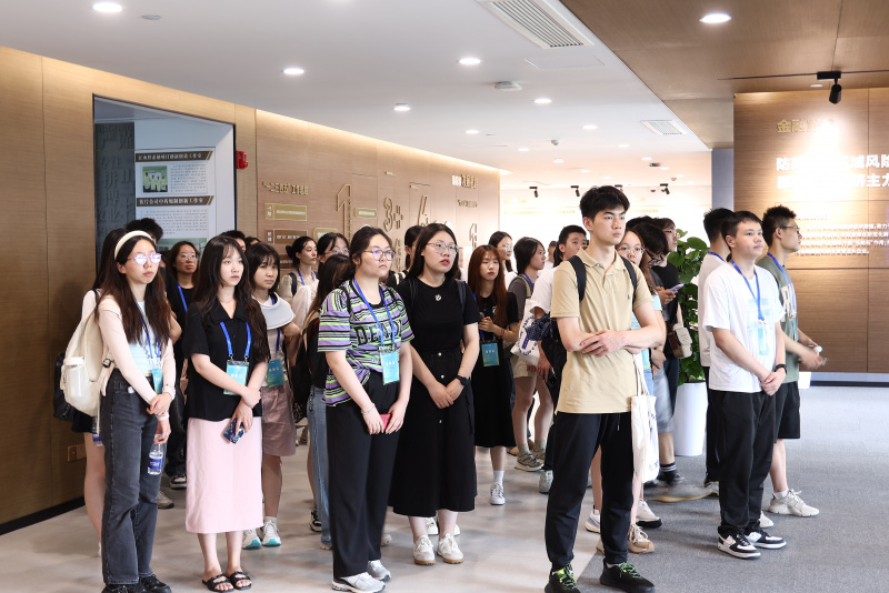 浙江大學(xué)經(jīng)濟(jì)學(xué)院、國際聯(lián)合商學(xué)院全國優(yōu)秀大學(xué)生夏令營到浙江東方參訪2.JPG